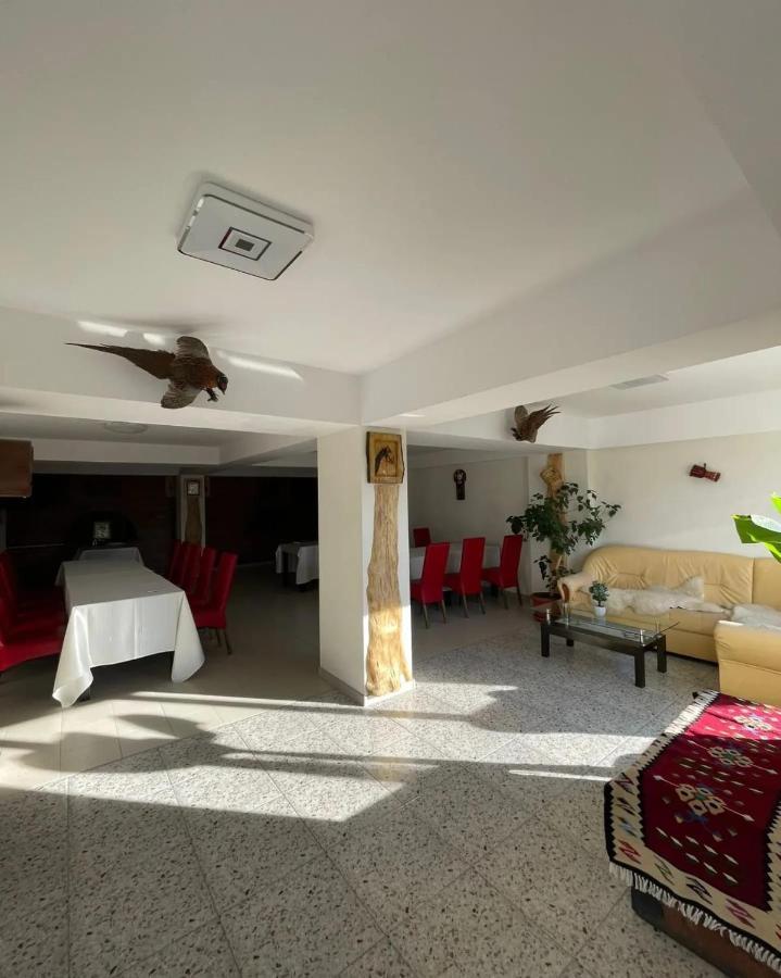 Casa De Vacanta Clara Maria 科马尔尼克 外观 照片