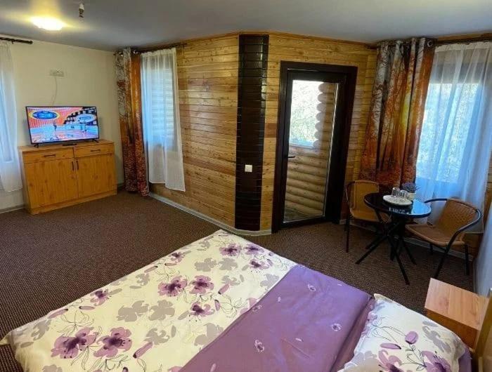 Casa De Vacanta Clara Maria 科马尔尼克 外观 照片