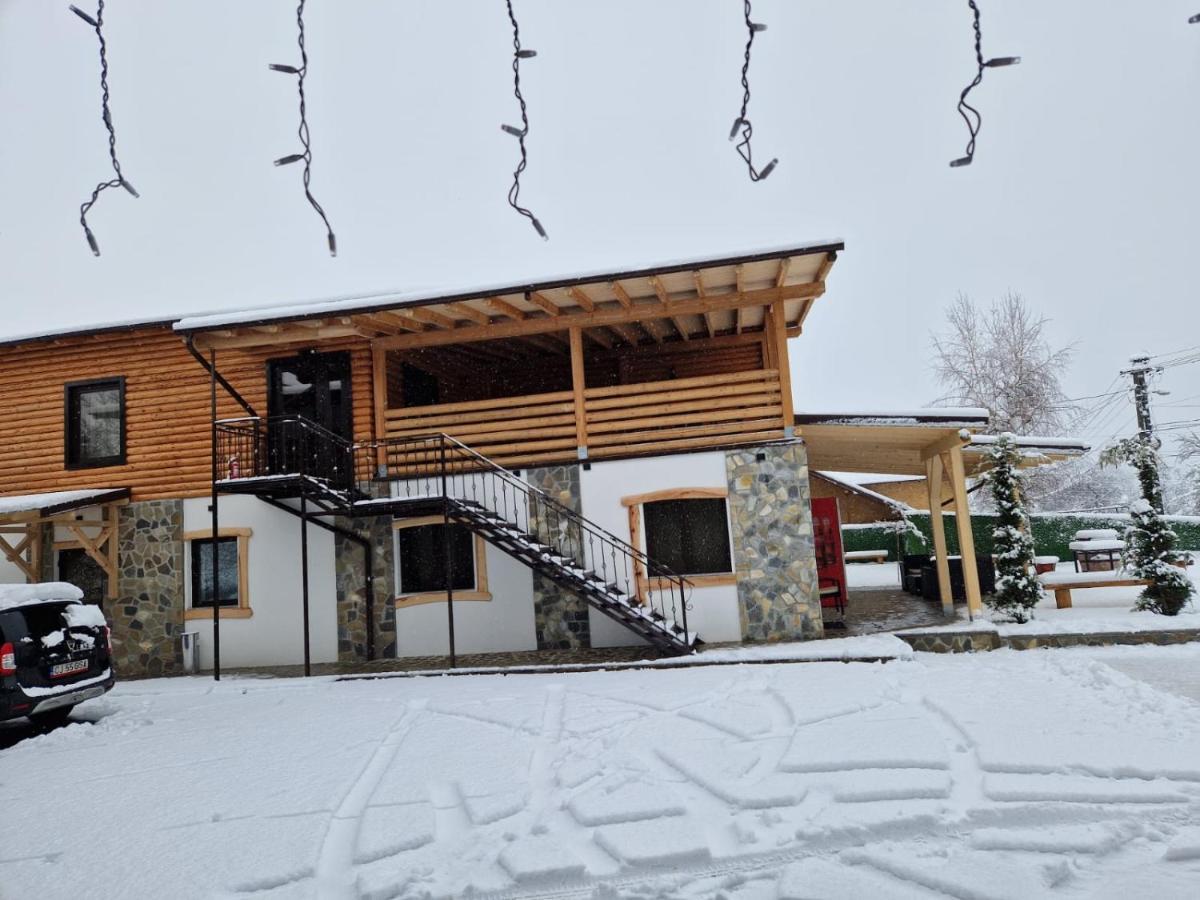 Casa De Vacanta Clara Maria 科马尔尼克 外观 照片
