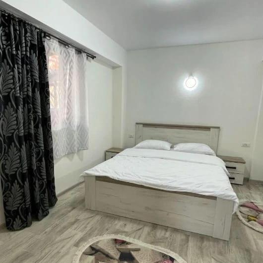 Casa De Vacanta Clara Maria 科马尔尼克 外观 照片